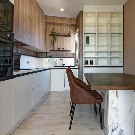 Luxurious Central Apartment *
